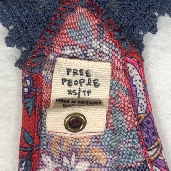 Free People Red Floral Crochet Trim Racerback Tank Top Women's XS Viscose - Picture 4 of 8